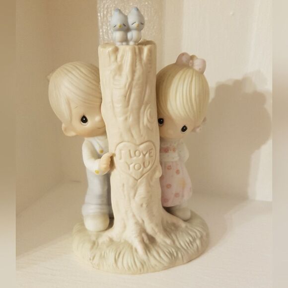 PRECIOUS MOMENTS "THEE I LOVE" ~ Porcelaine Figurine *NEW 1979 - Picture 1 of 6